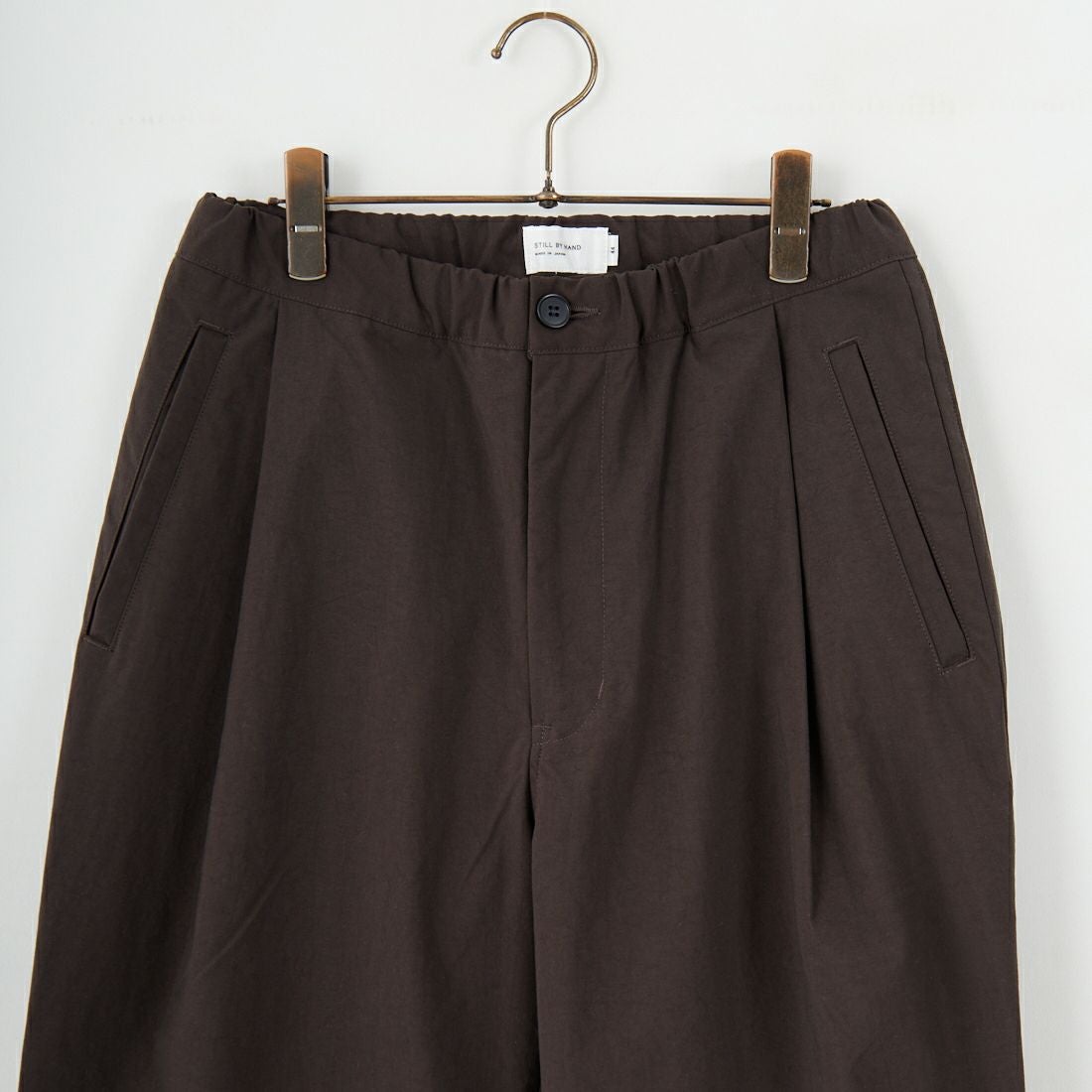 STILL BY HAND [スティルバイハンド] 別注 ナイロンオックステーパードパンツ [2503JF-EX07-JF] BROWN