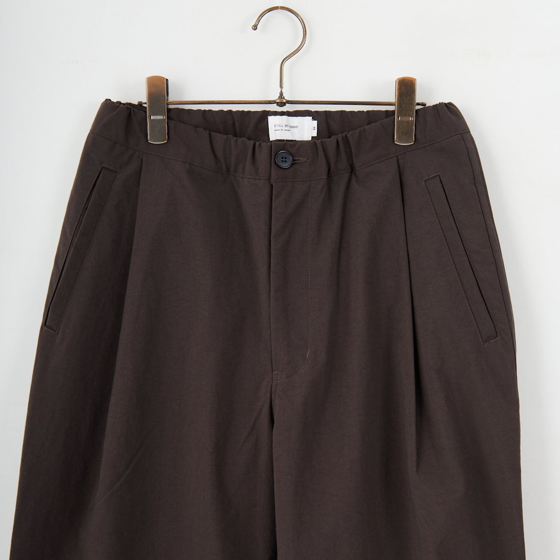 STILL BY HAND [スティルバイハンド] 別注 ナイロンオックステーパードパンツ [2503JF-EX07-JF] BROWN