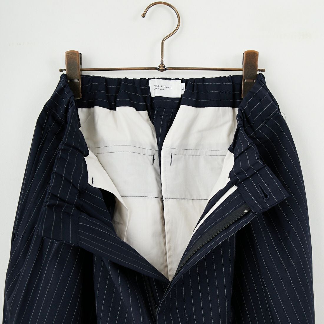 STILL BY HAND [スティルバイハンド] 別注 ウールツータックパンツ [2503JF-EX08-JF] NAVY ST