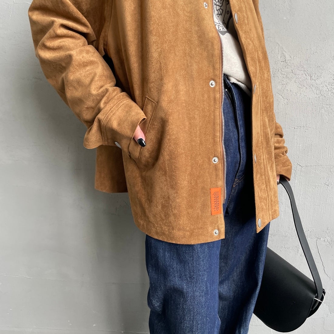 UNIVERSAL OVERALL [ユニバーサルオーバーオール] 別注 オーバーサイズ レザージャケット [U2532480IN-JF] CAMEL &&モデル身長：150cm 着用サイズ：F&&