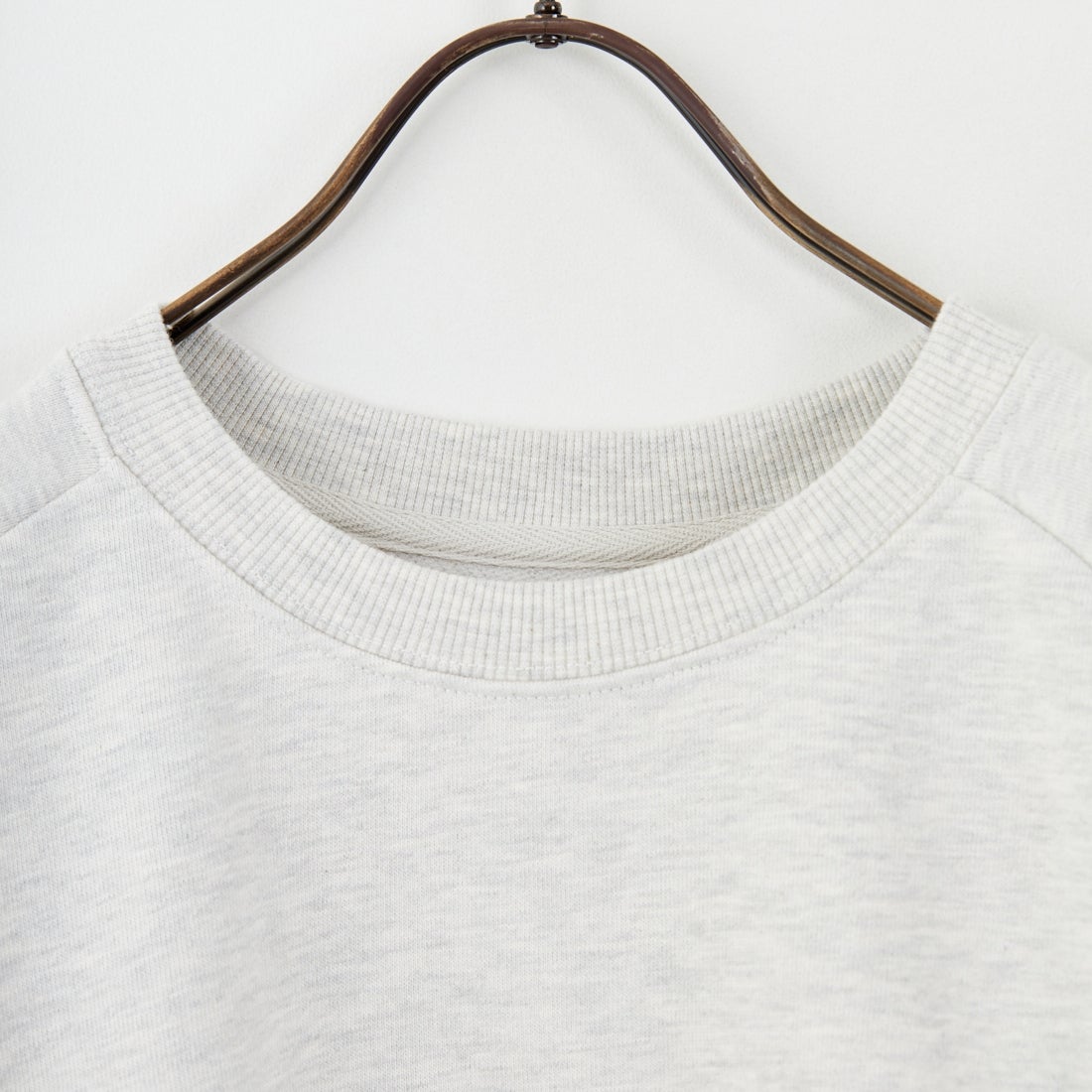 UNIVERSAL OVERALL [ユニバーサルオーバーオール] 別注 ワンポイントロゴ刺繍 ラグランスリーブスウェット [U2532201IN-JF] OATMEAL