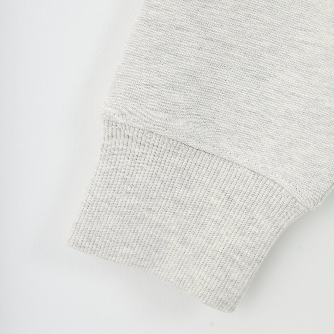 UNIVERSAL OVERALL [ユニバーサルオーバーオール] 別注 ワンポイントロゴ刺繍 ラグランスリーブスウェット [U2532201IN-JF] OATMEAL