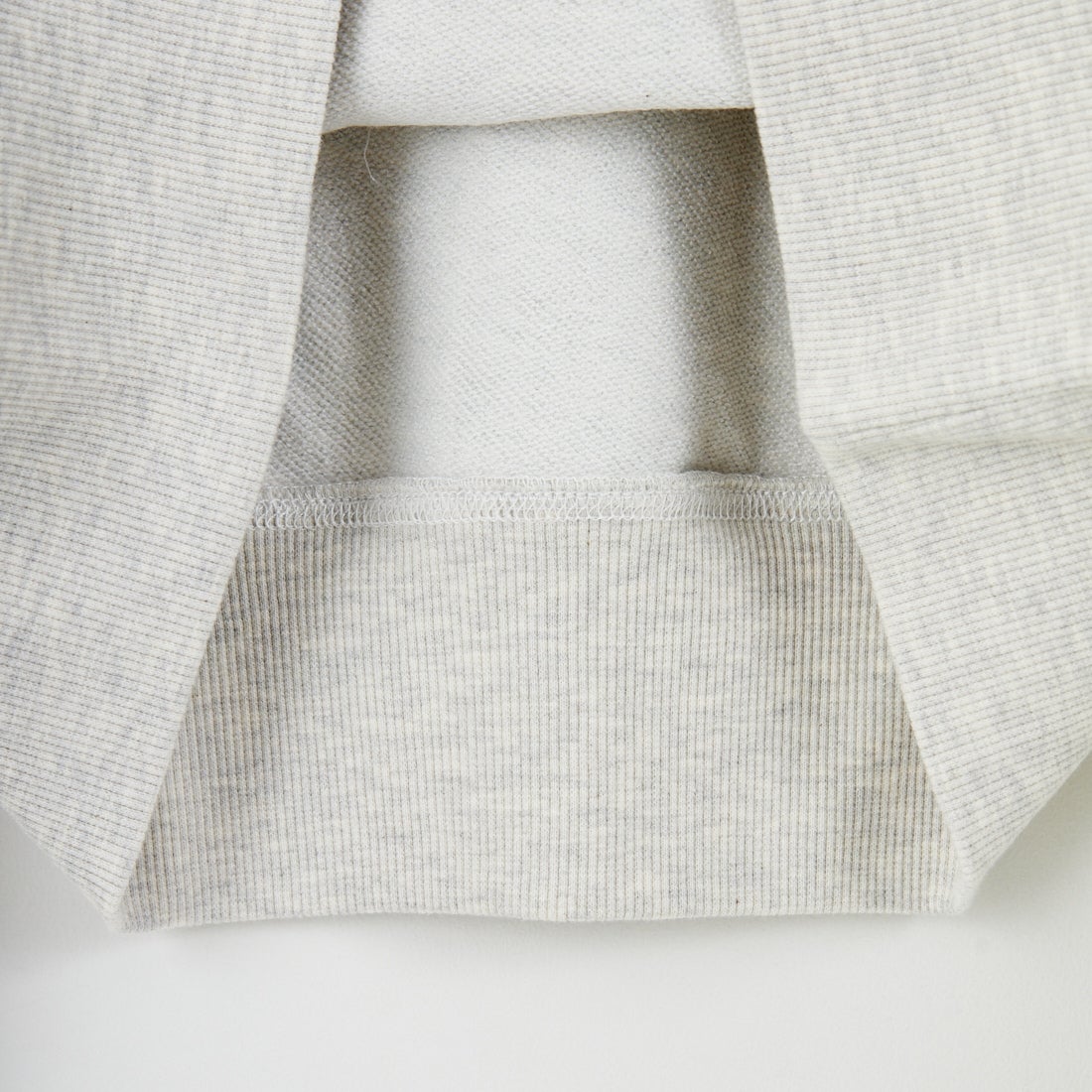 UNIVERSAL OVERALL [ユニバーサルオーバーオール] 別注 ワンポイントロゴ刺繍 ラグランスリーブスウェット [U2532201IN-JF] OATMEAL