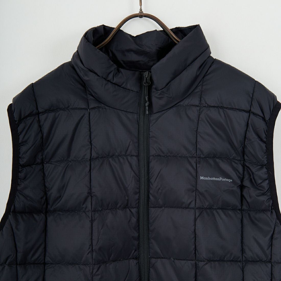 MANHATTAN PORTAGE [マンハッタンポーテージ] スタンドカラーダウンベスト [25FW-MP-TAION09] 09 BLACK