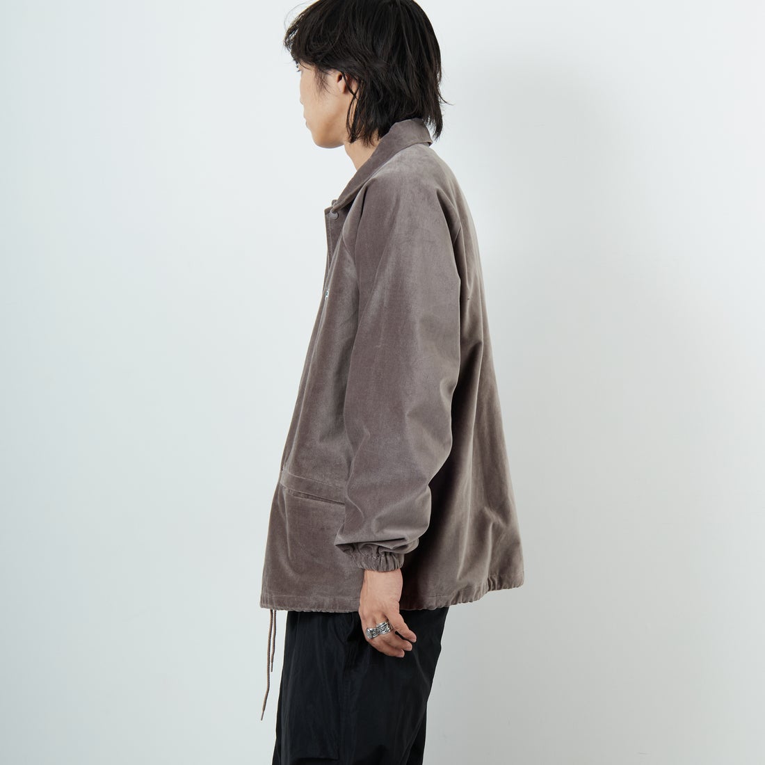 THE FOX [ザフォックス] 別注 ワンポイントロゴ ラグランスリーブコーチジャケット [PN25F002-JF] BEIGE &&モデル身長：179cm 着用サイズ：L&&