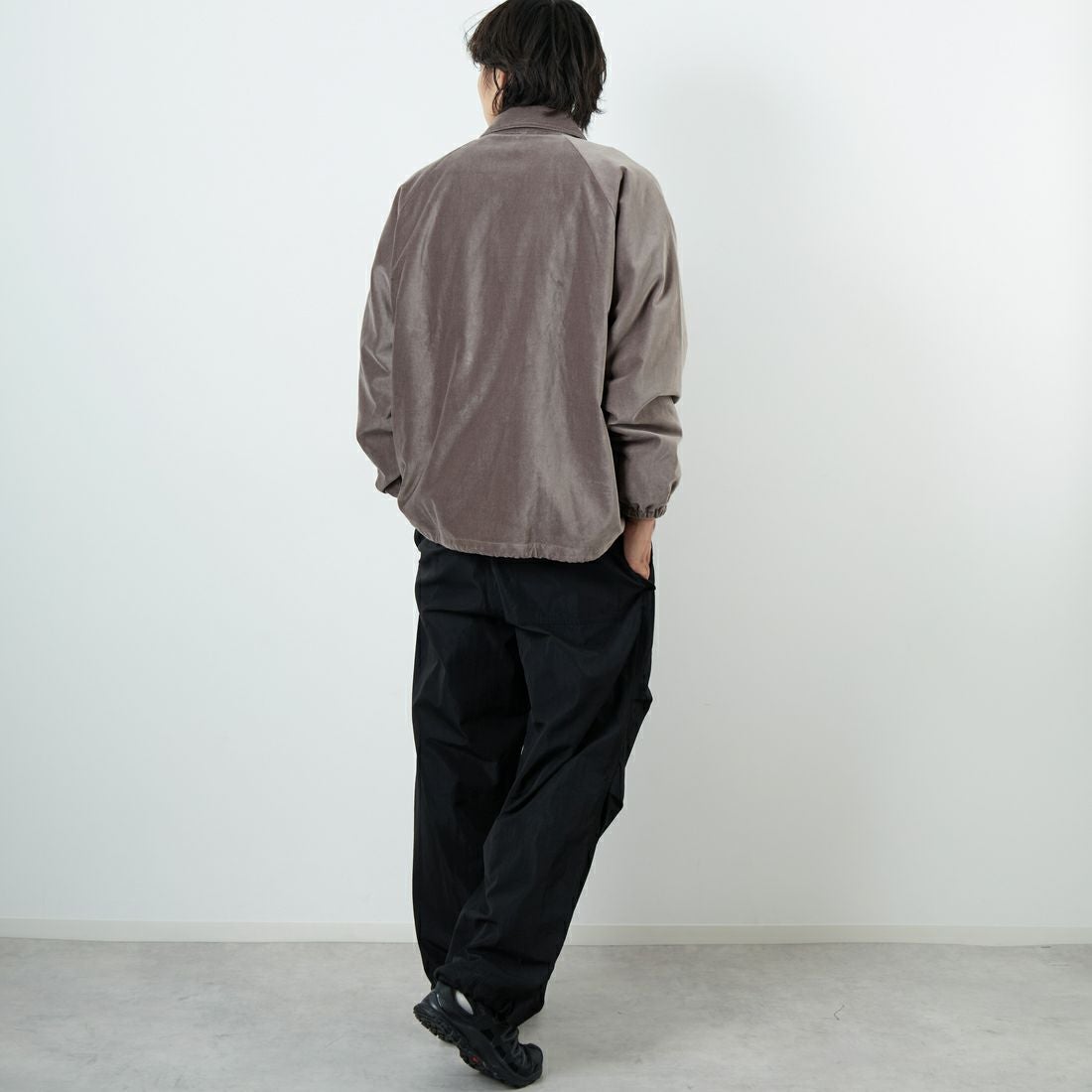 THE FOX [ザフォックス] 別注 ワンポイントロゴ ラグランスリーブコーチジャケット [PN25F002-JF] BEIGE &&モデル身長：179cm 着用サイズ：L&&