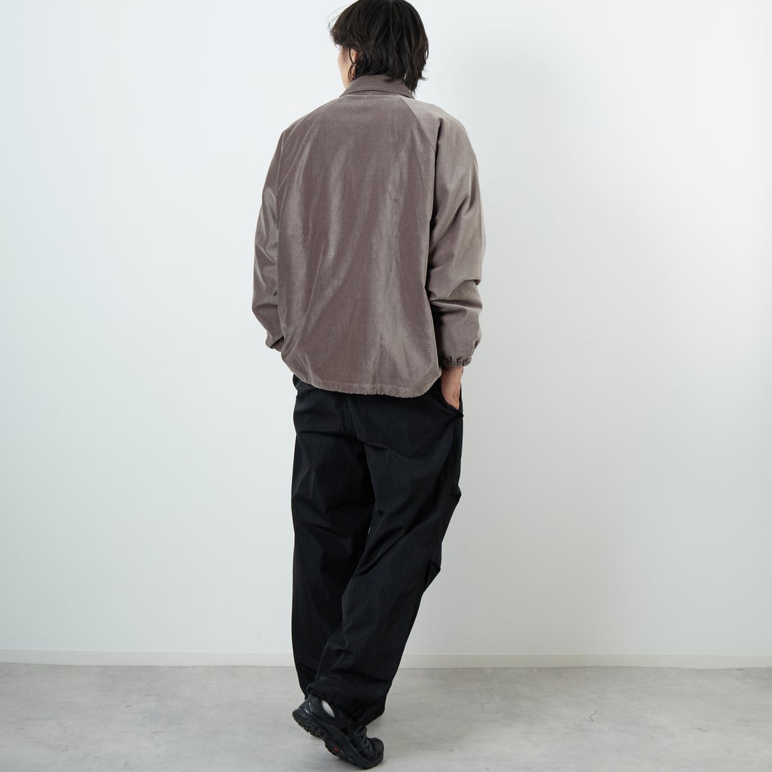 THE FOX [ザフォックス] 別注 ワンポイントロゴ ラグランスリーブコーチジャケット [PN25F002-JF] BEIGE &&モデル身長：179cm 着用サイズ：L&&