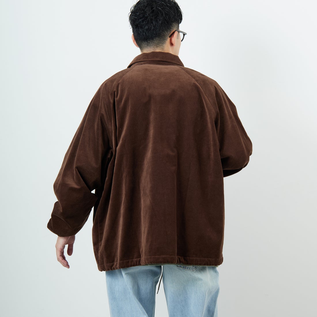 THE FOX [ザフォックス] 別注 ワンポイントロゴ ラグランスリーブコーチジャケット [PN25F002-JF] BROWN &&モデル身長：168cm 着用サイズ：L&&