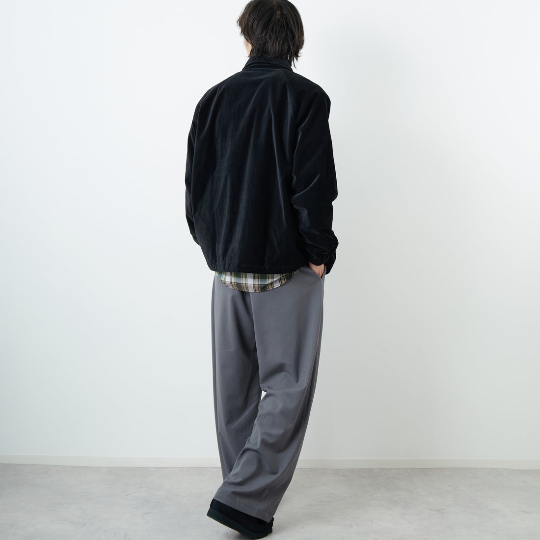 THE FOX [ザフォックス] 別注 ワンポイントロゴ ラグランスリーブコーチジャケット [PN25F002-JF] BLACK &&モデル身長：179cm 着用サイズ：L&&