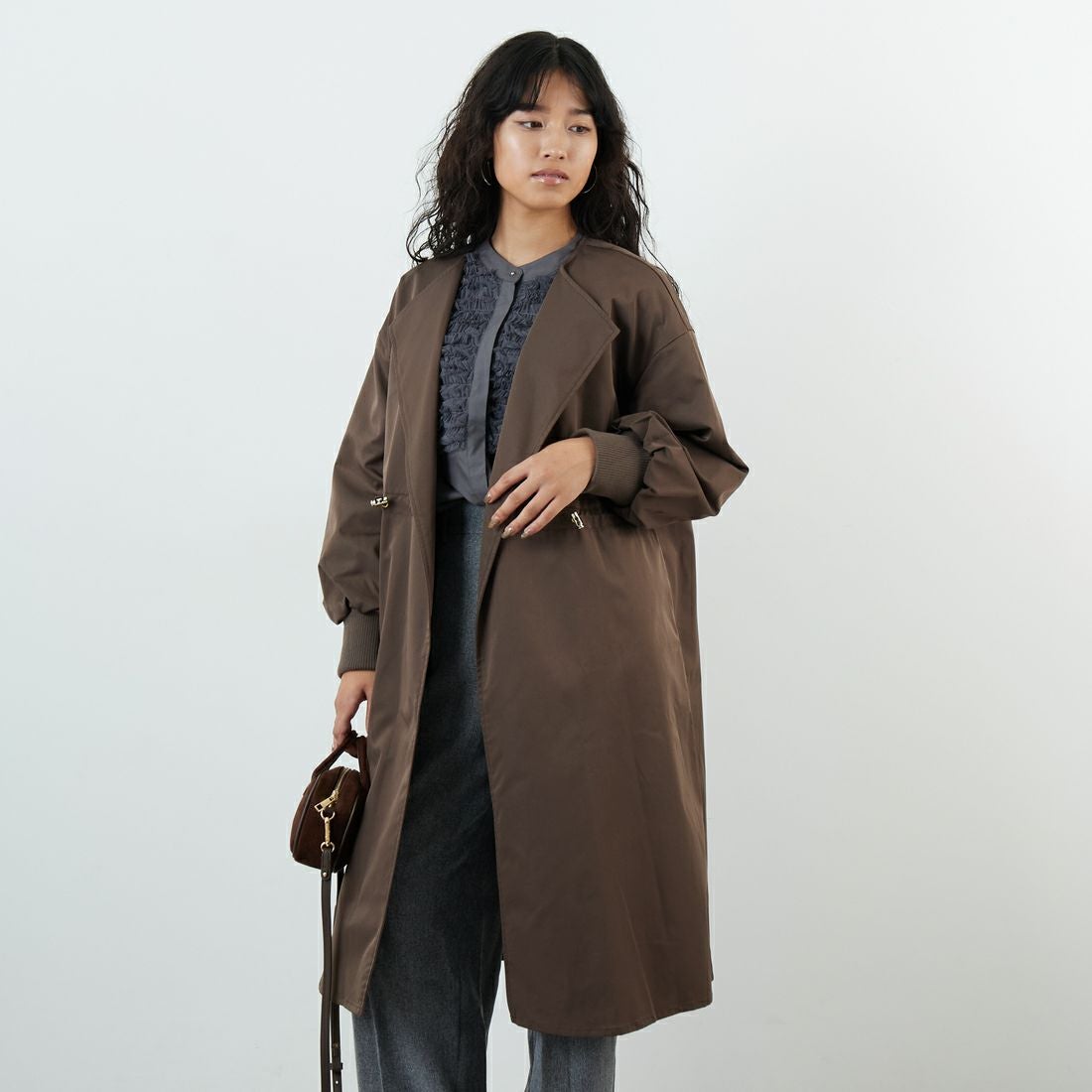 Jf Ready Made [ジェイエフレディメイド] ポリエステルタッサーコート [8552102-01] 62 ﾌﾞﾗｳﾝ &&モデル身長：162cm 着用サイズ：F&&