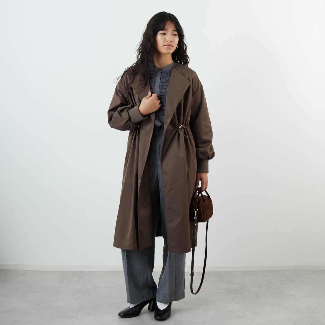 Jf Ready Made [ジェイエフレディメイド] ポリエステルタッサーコート [8552102-01] 62 ﾌﾞﾗｳﾝ &&モデル身長：162cm 着用サイズ：F&&