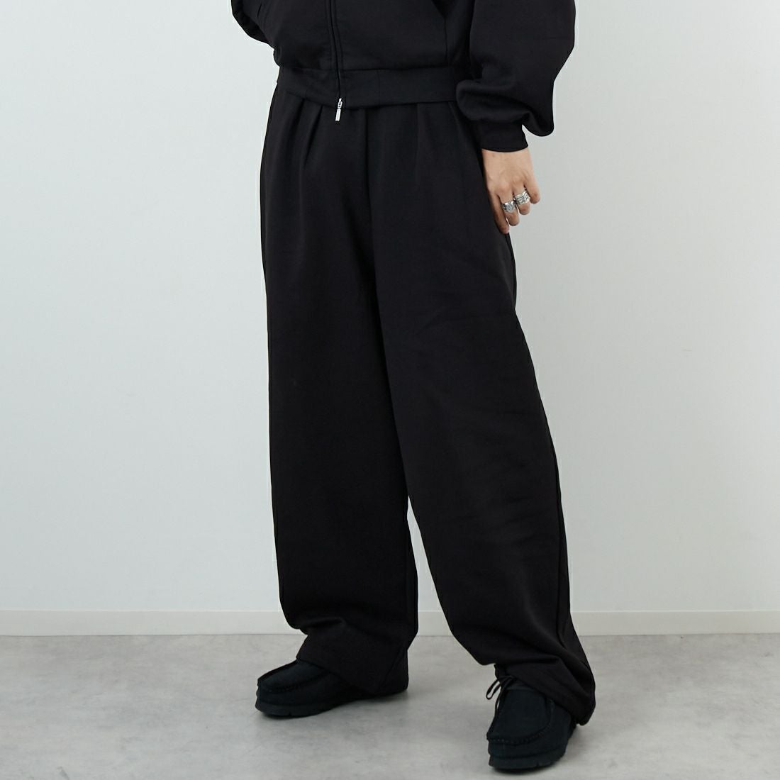 BLACK&&モデル身長：179cm 着用サイズ：L&&