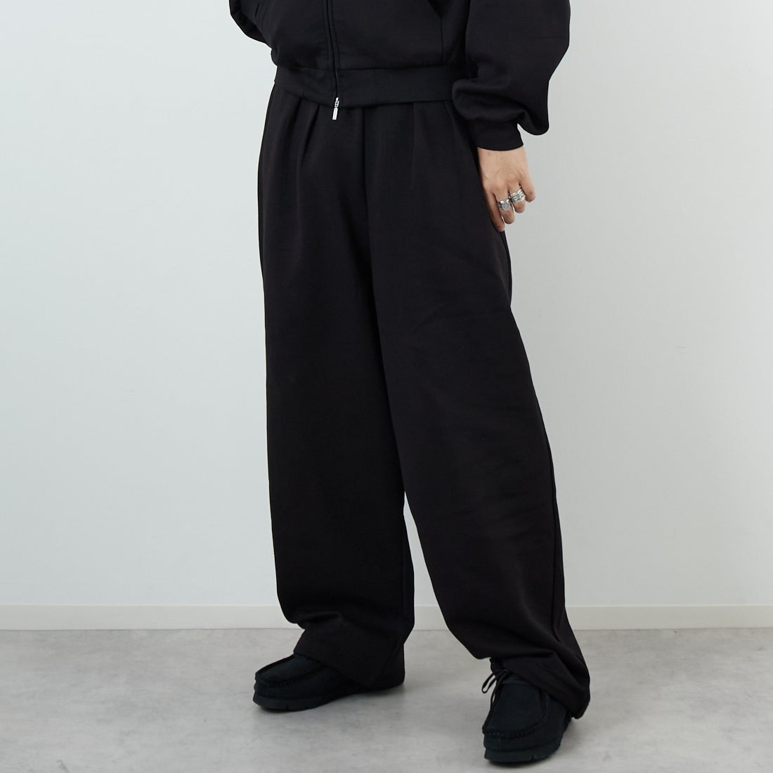 BLACK&&モデル身長：179cm 着用サイズ：L&&