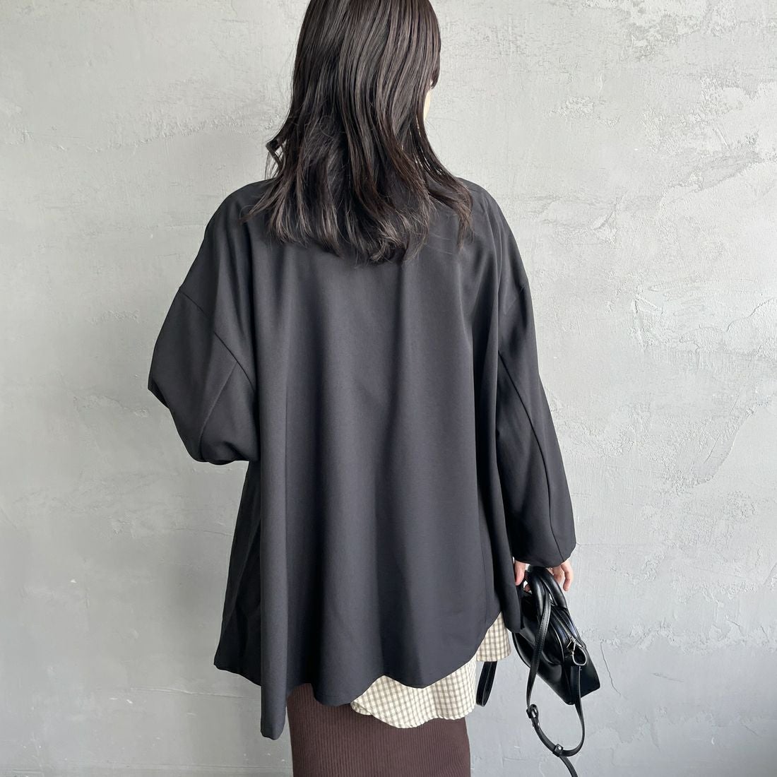 mizuiro ind [ミズイロインド] テーラードシャツジャケット [3-230103] 99 BLACK &&モデル身長：160cm 着用サイズ：F&&