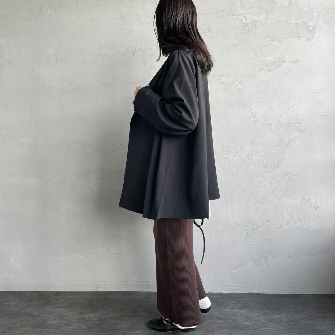 mizuiro ind [ミズイロインド] テーラードシャツジャケット [3-230103] 99 BLACK &&モデル身長：160cm 着用サイズ：F&&