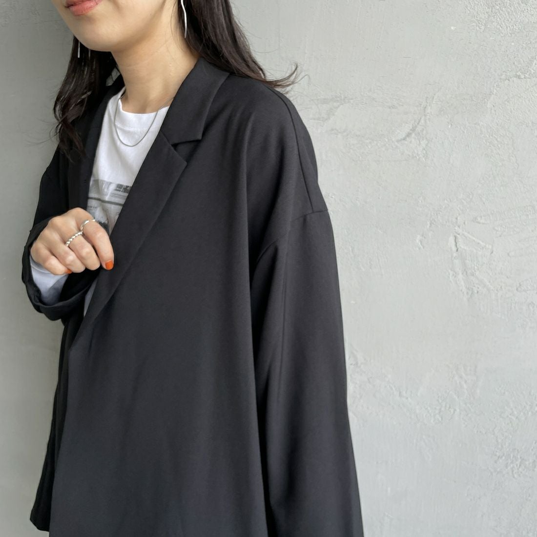 mizuiro ind [ミズイロインド] テーラードシャツジャケット [3-230103] 99 BLACK &&モデル身長：160cm 着用サイズ：F&&