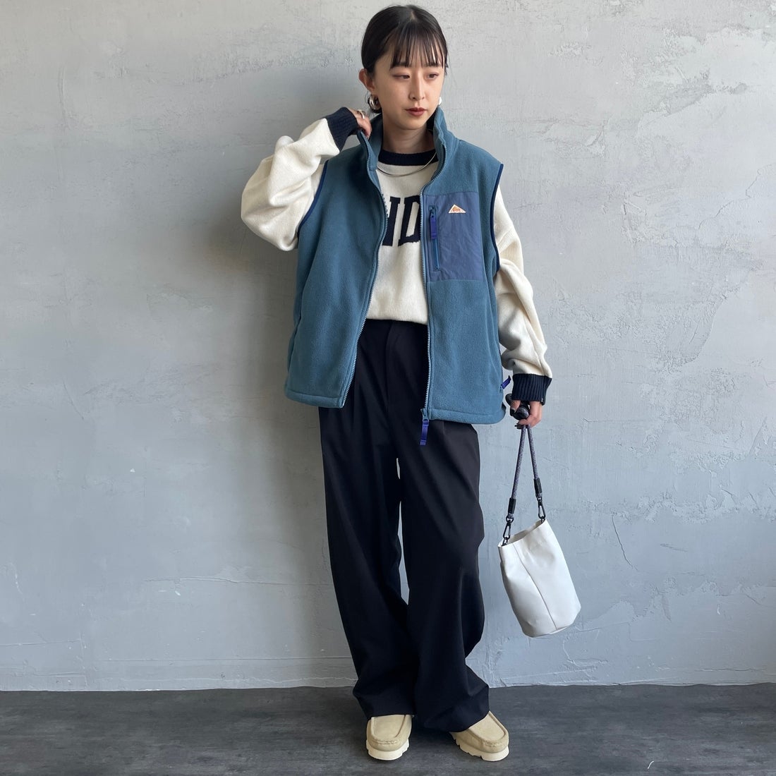KELTY [ケルティ] 別注 フリース スタンドネックベスト [KE254W30IN02-JF] BLUE &&モデル身長：150cm 着用サイズ：S&&