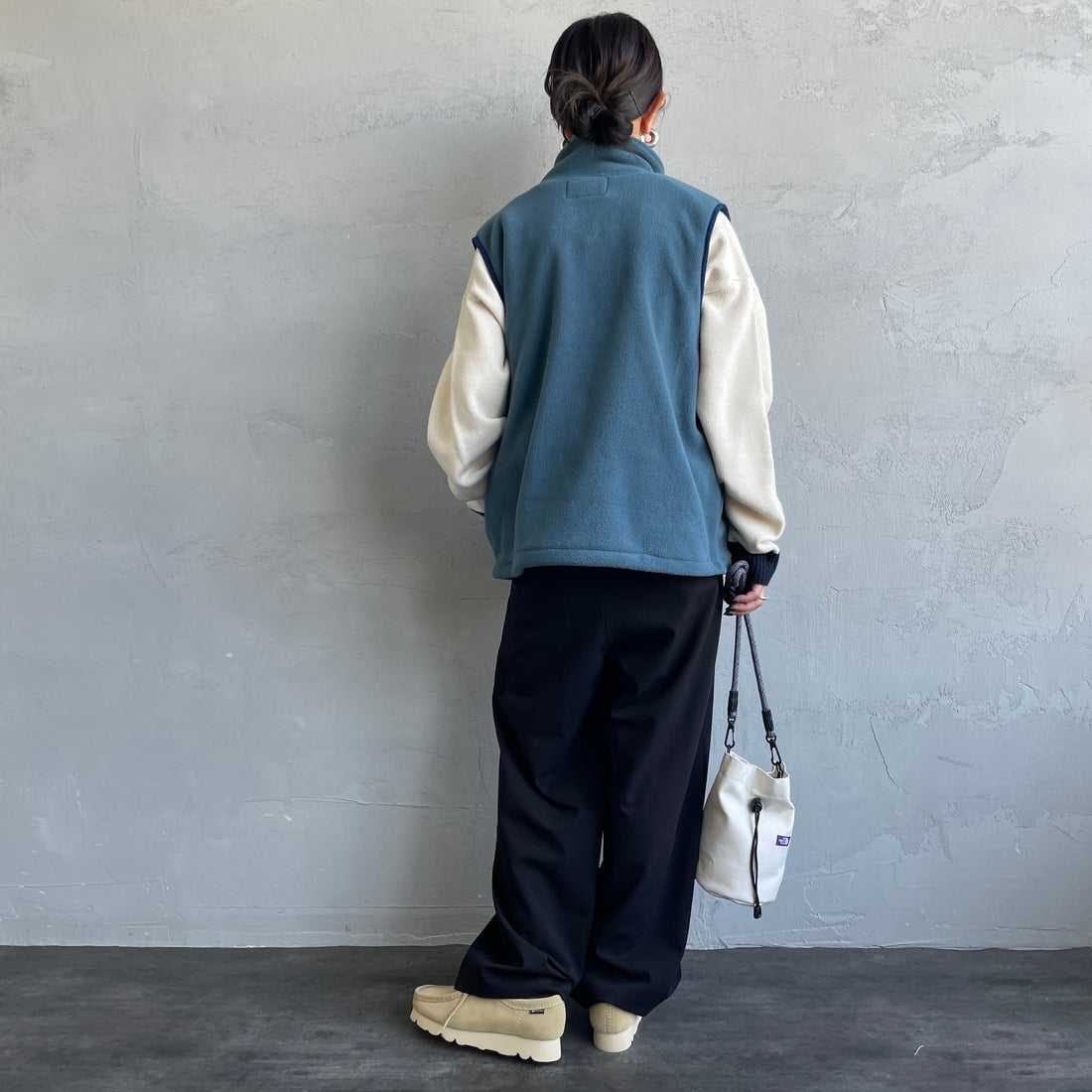 KELTY [ケルティ] 別注 フリース スタンドネックベスト [KE254W30IN02-JF] BLUE &&モデル身長：150cm 着用サイズ：S&&