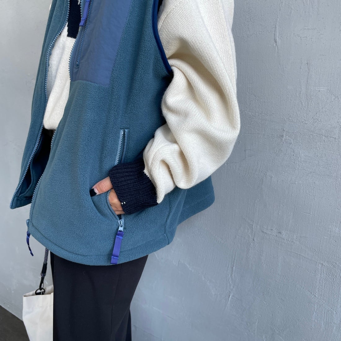 KELTY [ケルティ] 別注 フリース スタンドネックベスト [KE254W30IN02-JF] BLUE &&モデル身長：150cm 着用サイズ：S&&