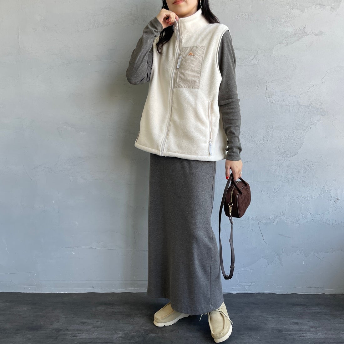 KELTY [ケルティ] 別注 フリース スタンドネックベスト [KE254W30IN02-JF] IVORY &&モデル身長：160cm 着用サイズ：S&&