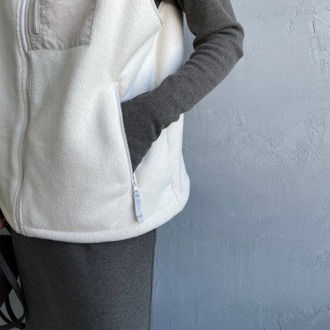 KELTY [ケルティ] 別注 フリース スタンドネックベスト [KE254W30IN02-JF] IVORY &&モデル身長：160cm 着用サイズ：S&&