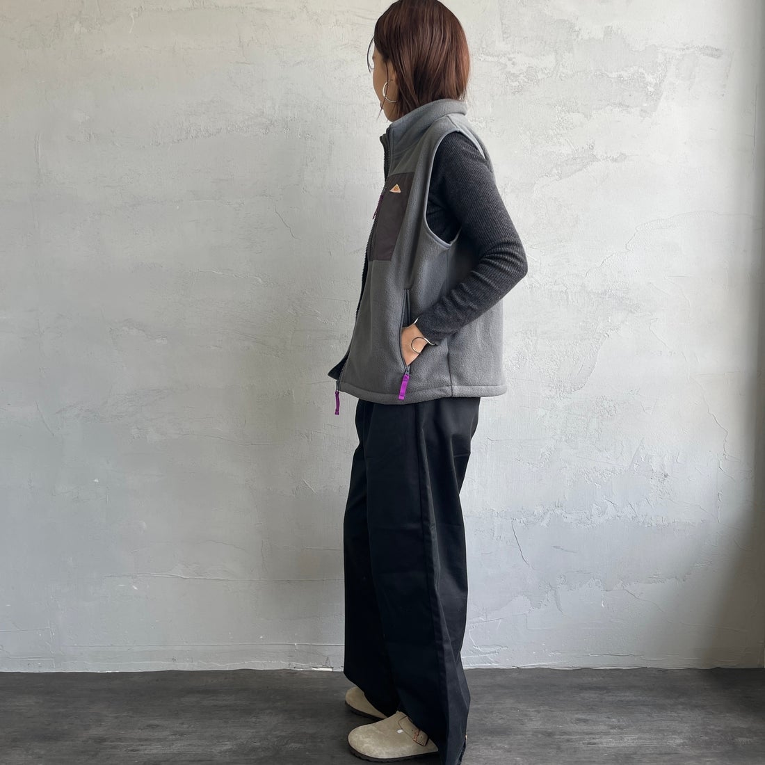 KELTY [ケルティ] 別注 フリース スタンドネックベスト [KE254W30IN02-JF] CHARCOAL &&モデル身長：159cm 着用サイズ：S&&