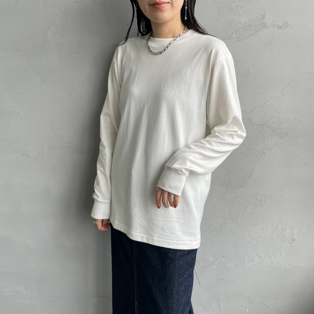 Hanes [ヘインズ] SHIRO クルーネックロングスリーブTシャツ [HM4-A201] 010 ﾎﾜｲﾄ &&モデル身長：160cm 着用サイズ：S&&