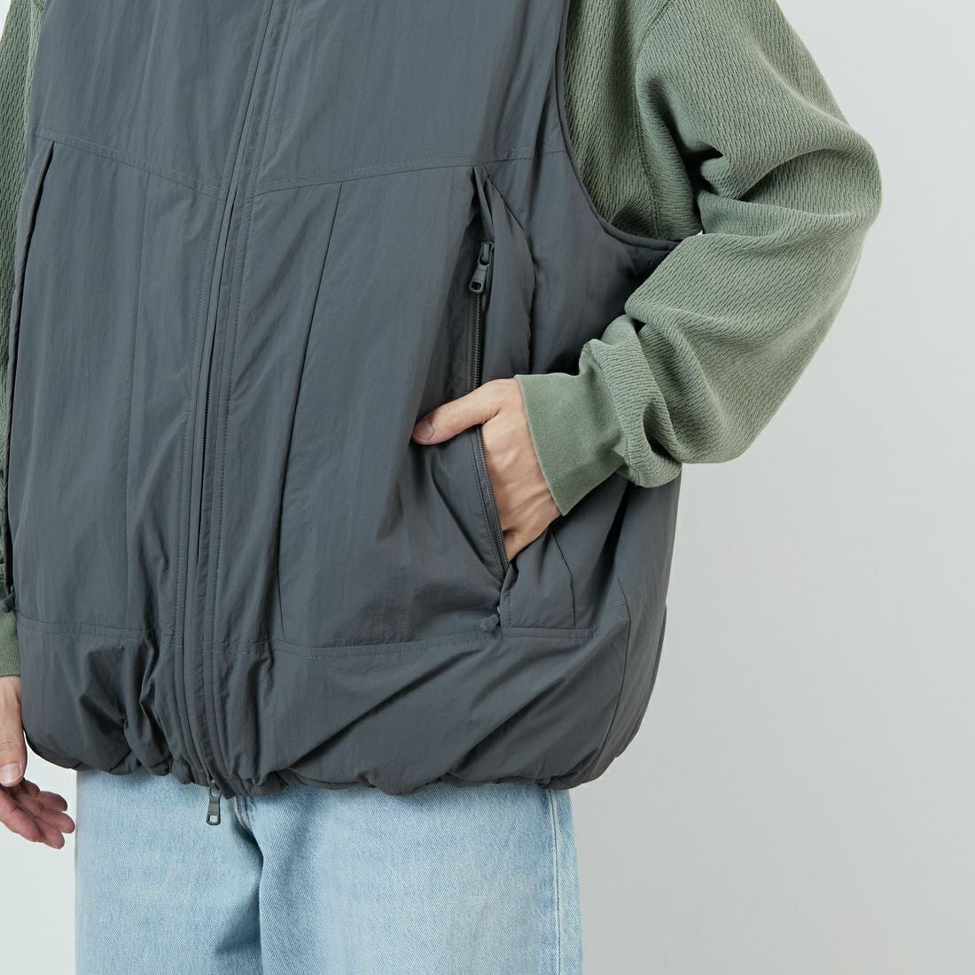 WILD THINGS [ワイルドシングス] モンスターベスト [WT25103SK] GREY &&モデル身長：168cm 着用サイズ：L&&