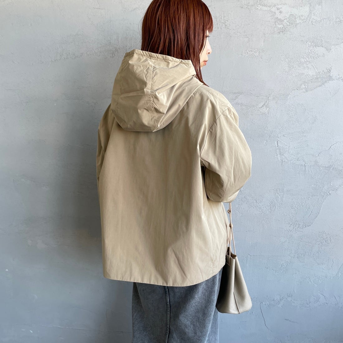 DANTON [ダントン] ピーチタフタ フーデッドジャケット [DT-A0673PNT] BEIGE &&モデル身長：158cm 着用サイズ：36&&