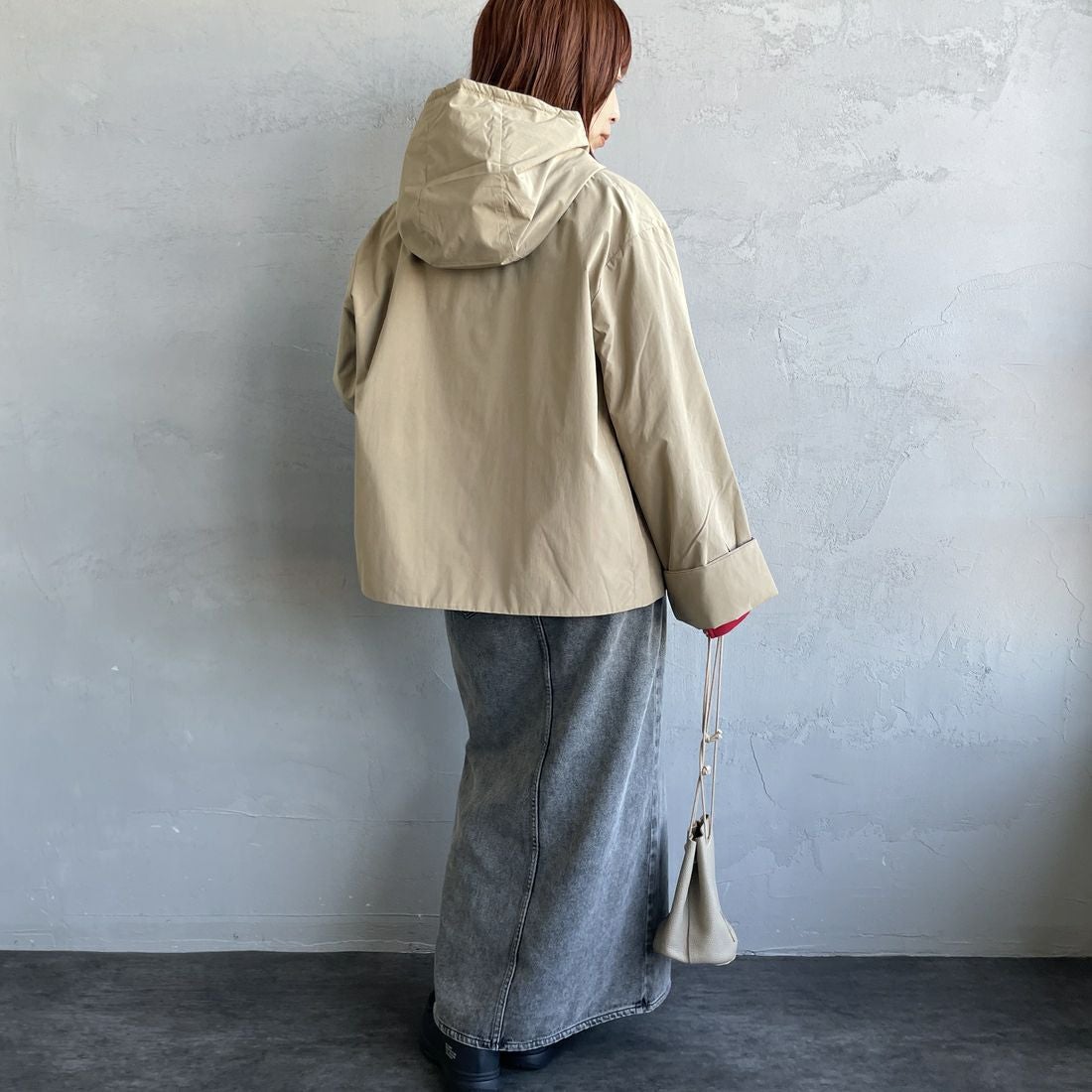 DANTON [ダントン] ピーチタフタ フーデッドジャケット [DT-A0673PNT] BEIGE &&モデル身長：158cm 着用サイズ：36&&