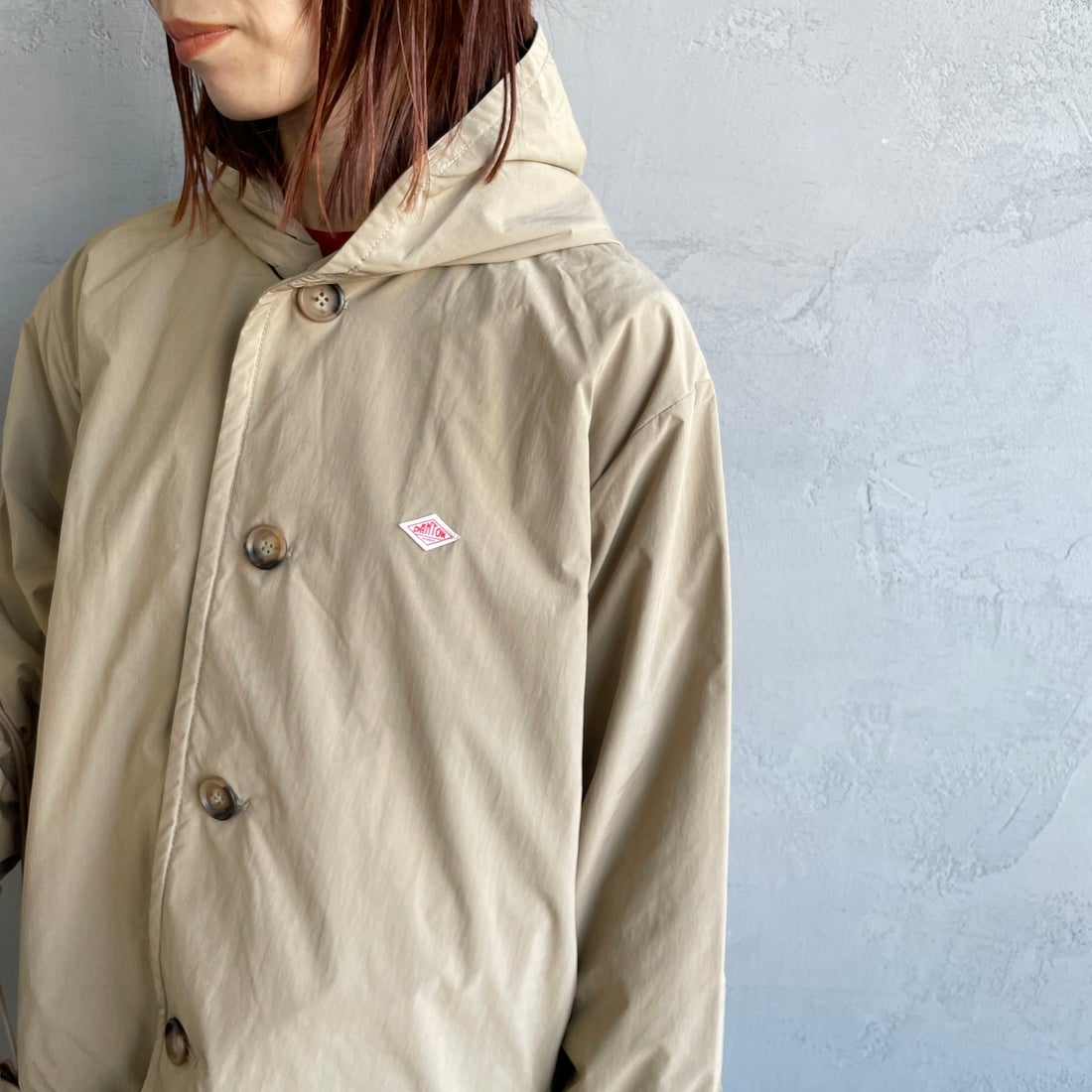 DANTON [ダントン] ピーチタフタ フーデッドジャケット [DT-A0673PNT] BEIGE &&モデル身長：158cm 着用サイズ：36&&