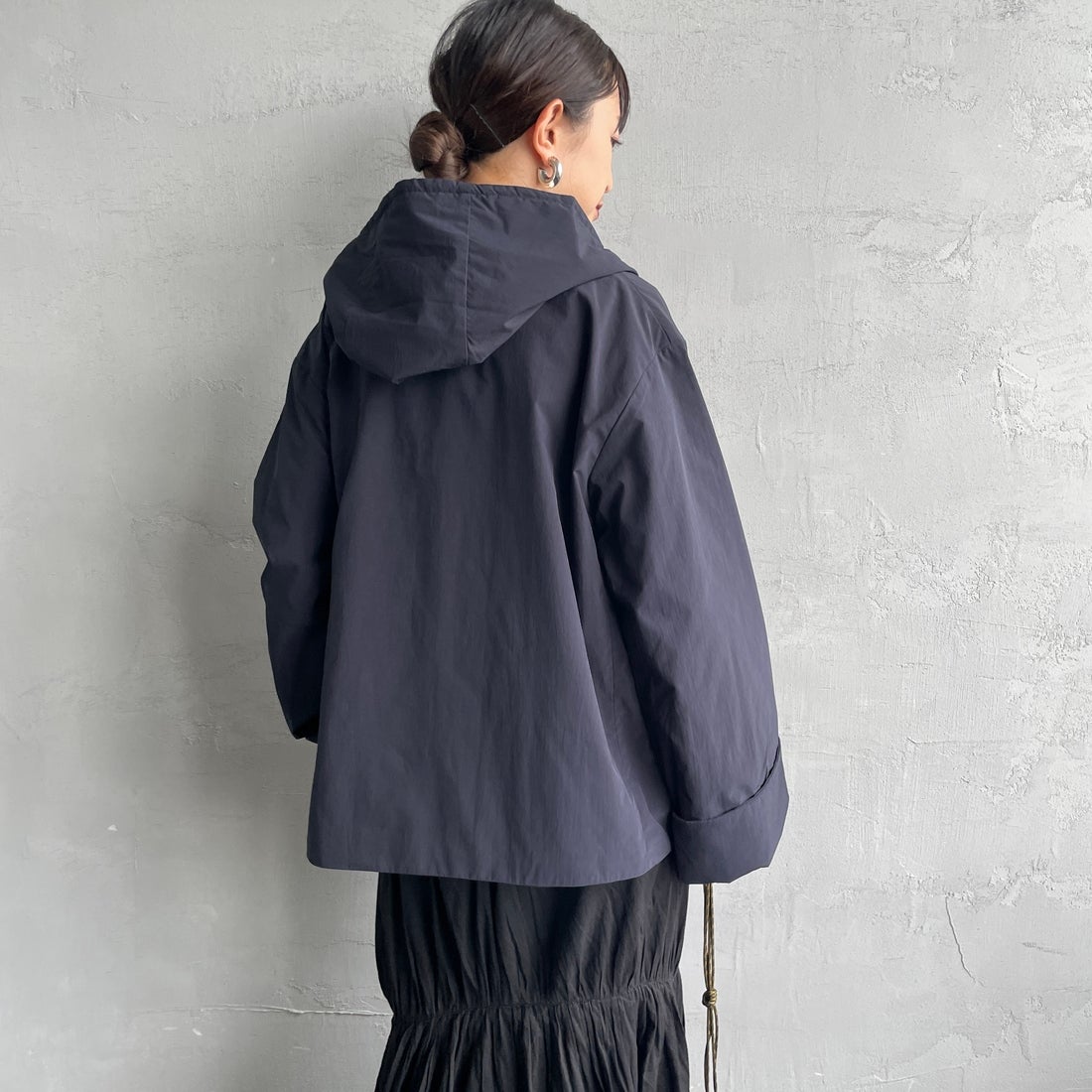 DANTON [ダントン] ピーチタフタ フーデッドジャケット [DT-A0673PNT] NAVY &&モデル身長：150cm 着用サイズ：34&&