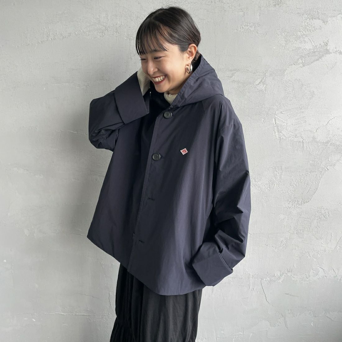 DANTON [ダントン] ピーチタフタ フーデッドジャケット [DT-A0673PNT] NAVY &&モデル身長：150cm 着用サイズ：34&&