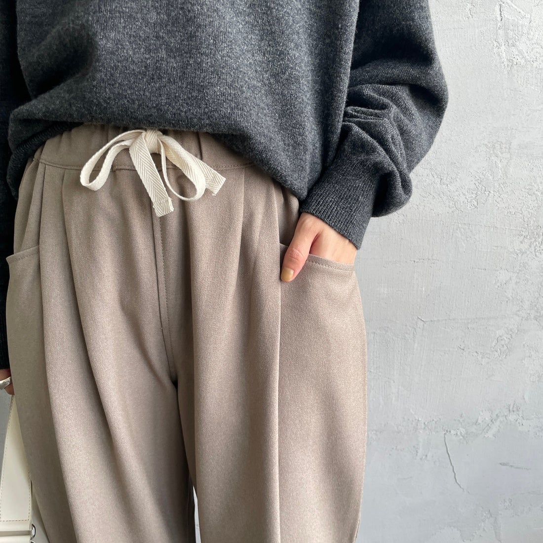 DANTON [ダントン] タックパンツ [DT-E0274FLP] TAUPE &&モデル身長：158cm 着用サイズ：36&&