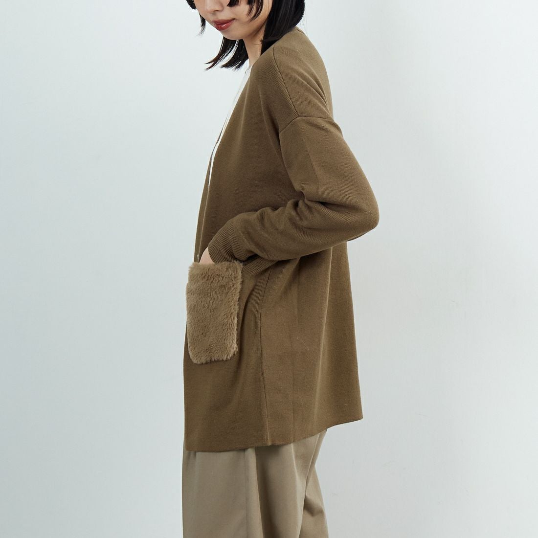 Jf Ready Made [ジェイエフレディメイド] 総針編み ファーポケットカーディガン [3106205] 701 ﾌﾞﾗｳﾝ &&モデル身長：162cm 着用サイズ：F&&