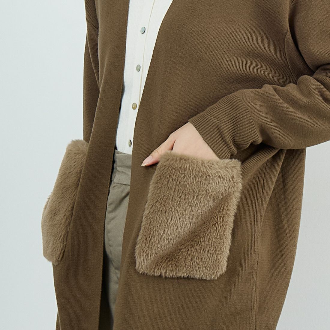 Jf Ready Made [ジェイエフレディメイド] 総針編み ファーポケットカーディガン [3106205] 701 ﾌﾞﾗｳﾝ &&モデル身長：162cm 着用サイズ：F&&