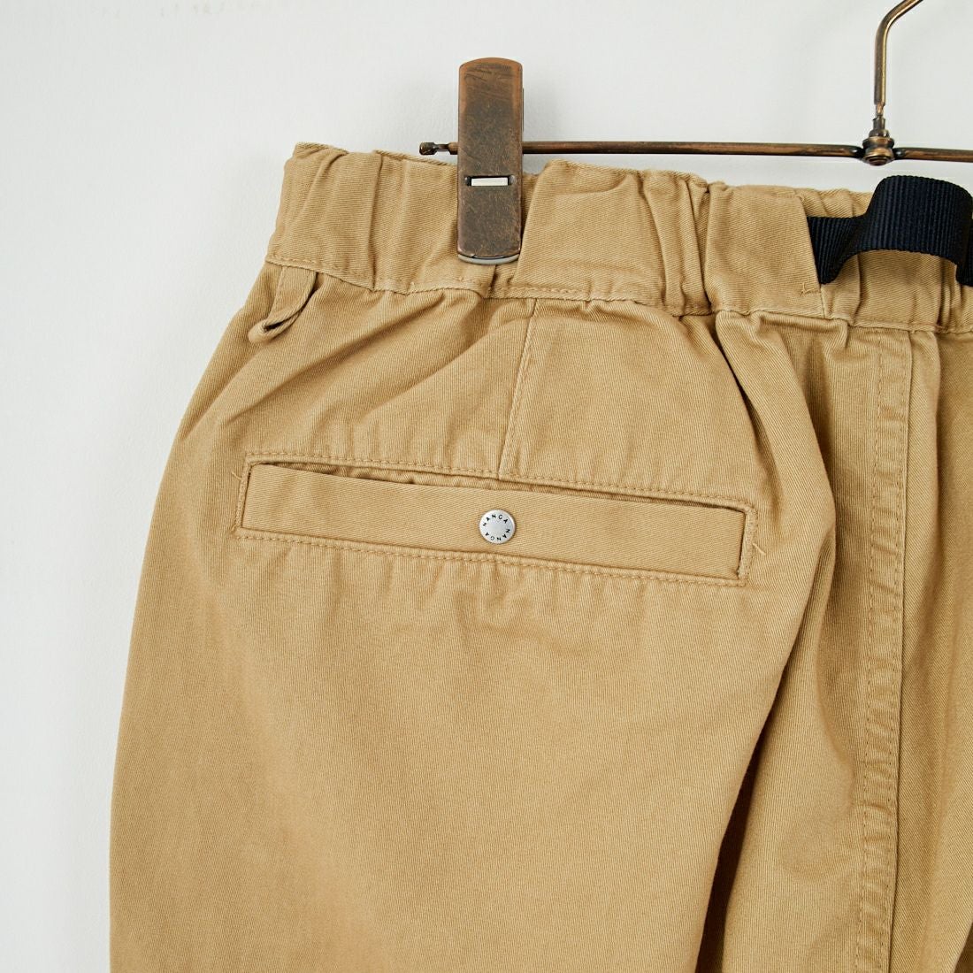 NANGA [ナンガ] ウェビングベルトチノテーパードパンツ [N2530-1D086A] BEG