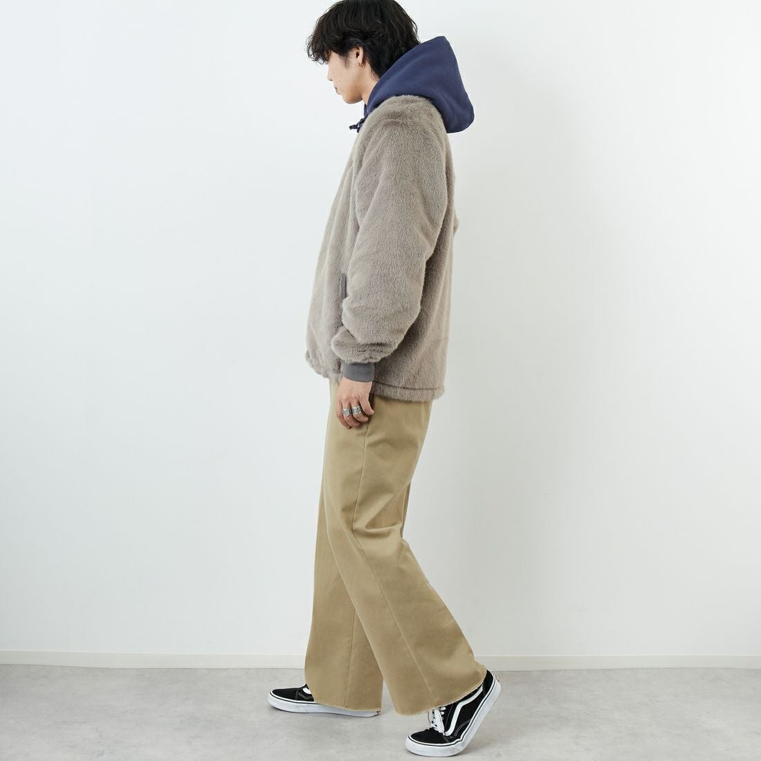 HELLO CALIF [ハローカリフ] ファーボンバーコーチジャケット [HC-254-057] GRYGE &&モデル身長：179cm 着用サイズ：L&&