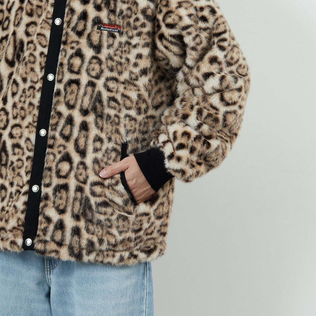 HELLO CALIF [ハローカリフ] ファーボンバーコーチジャケット [HC-254-057] LEOPARD &&モデル身長：168cm 着用サイズ：M&&