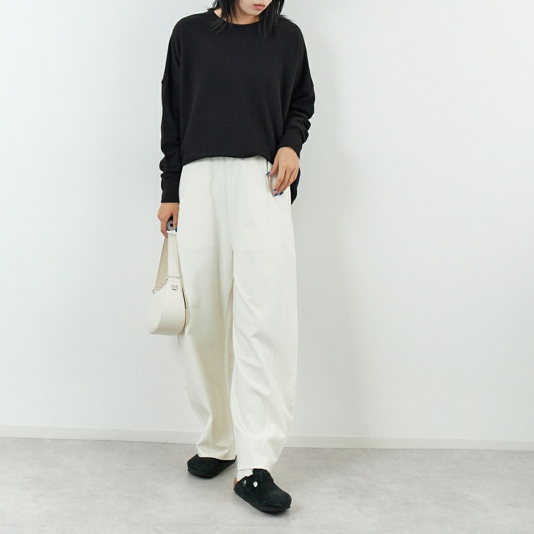 SCREEN STARS [スクリーンスターズ] 変形裏毛スウェットプルオーバー [2523-452IN-JF] BLACK &&モデル身長：167cm 着用サイズ：S&&