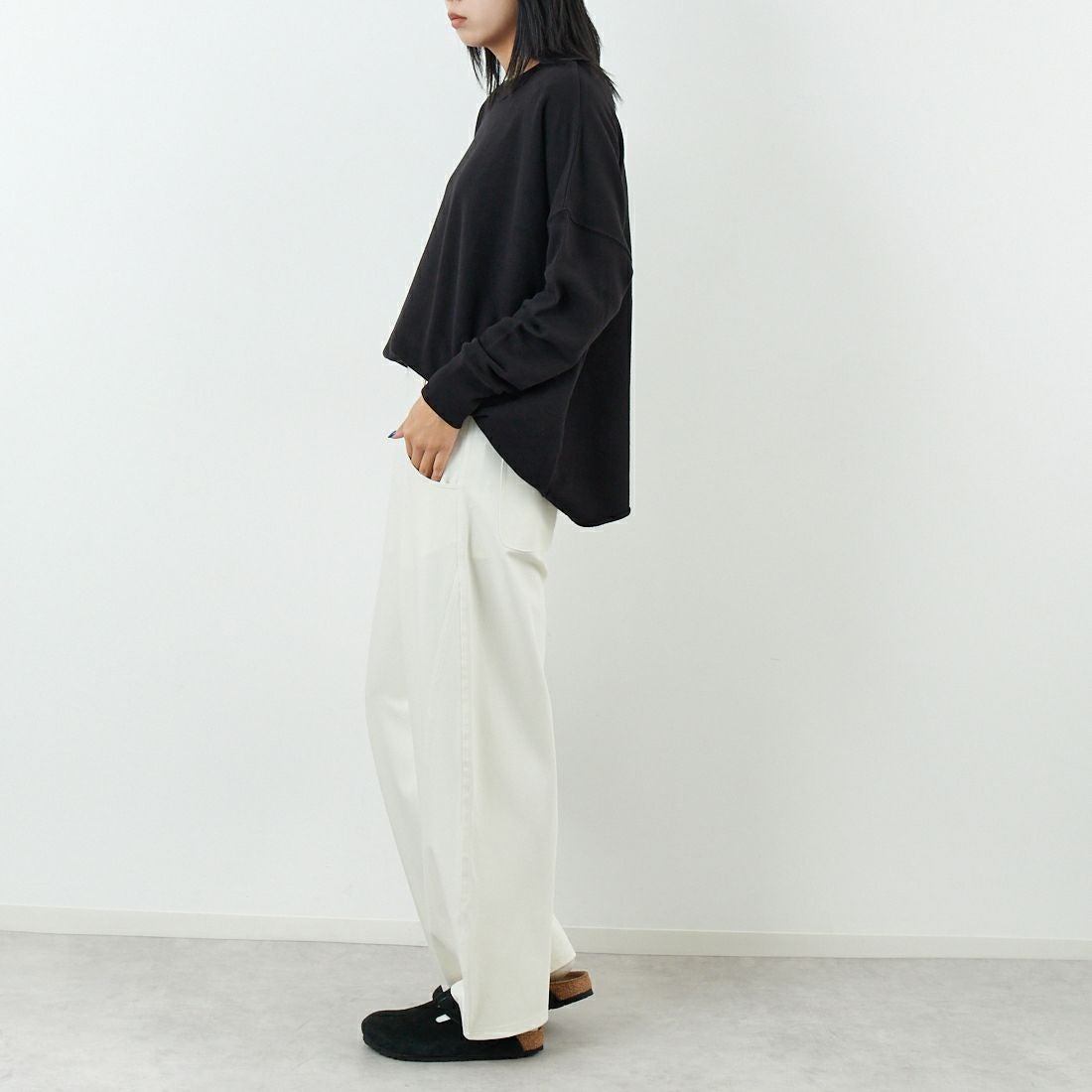 SCREEN STARS [スクリーンスターズ] 変形裏毛スウェットプルオーバー [2523-452IN-JF] BLACK &&モデル身長：167cm 着用サイズ：S&&