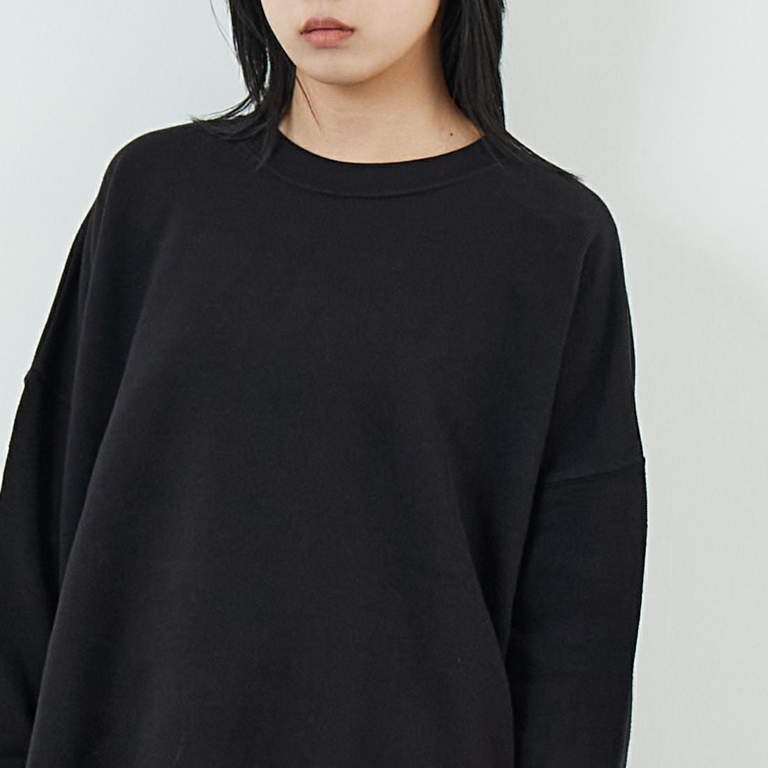 SCREEN STARS [スクリーンスターズ] 変形裏毛スウェットプルオーバー [2523-452IN-JF] BLACK &&モデル身長：167cm 着用サイズ：S&&