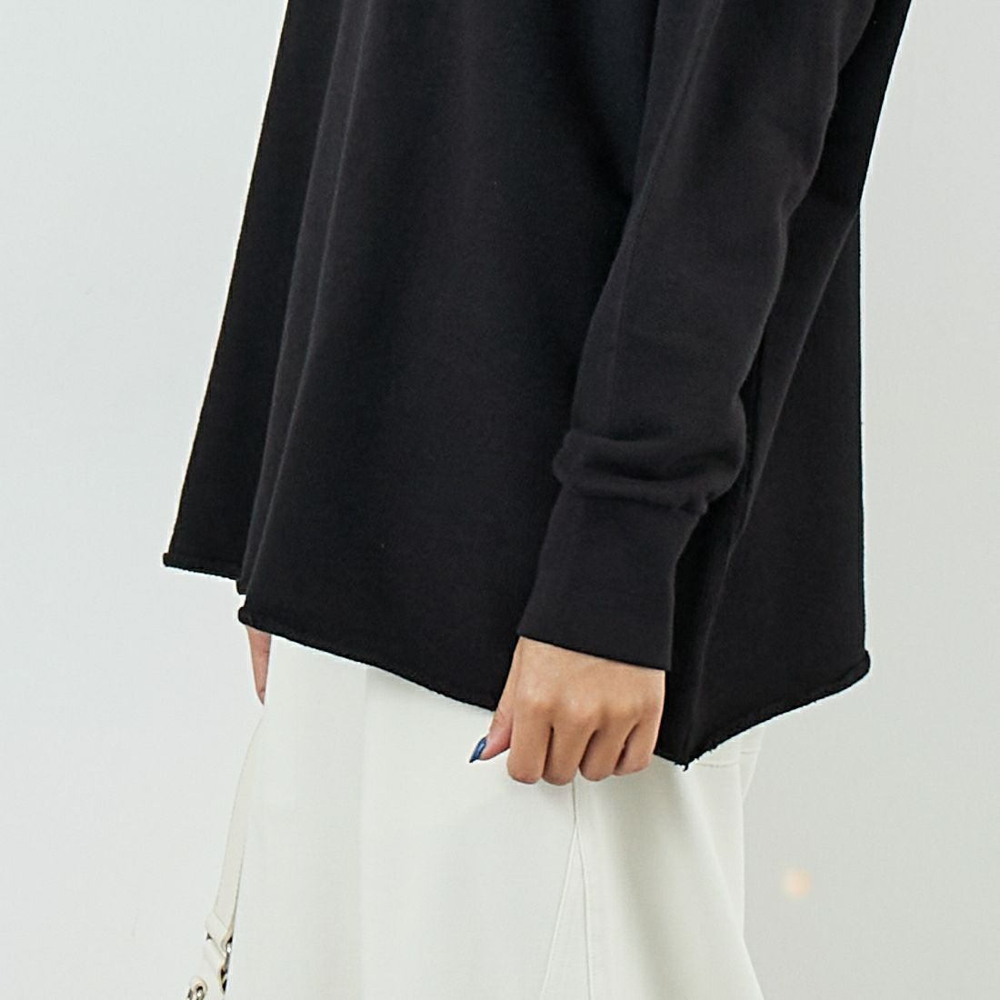 SCREEN STARS [スクリーンスターズ] 変形裏毛スウェットプルオーバー [2523-452IN-JF] BLACK &&モデル身長：167cm 着用サイズ：S&&