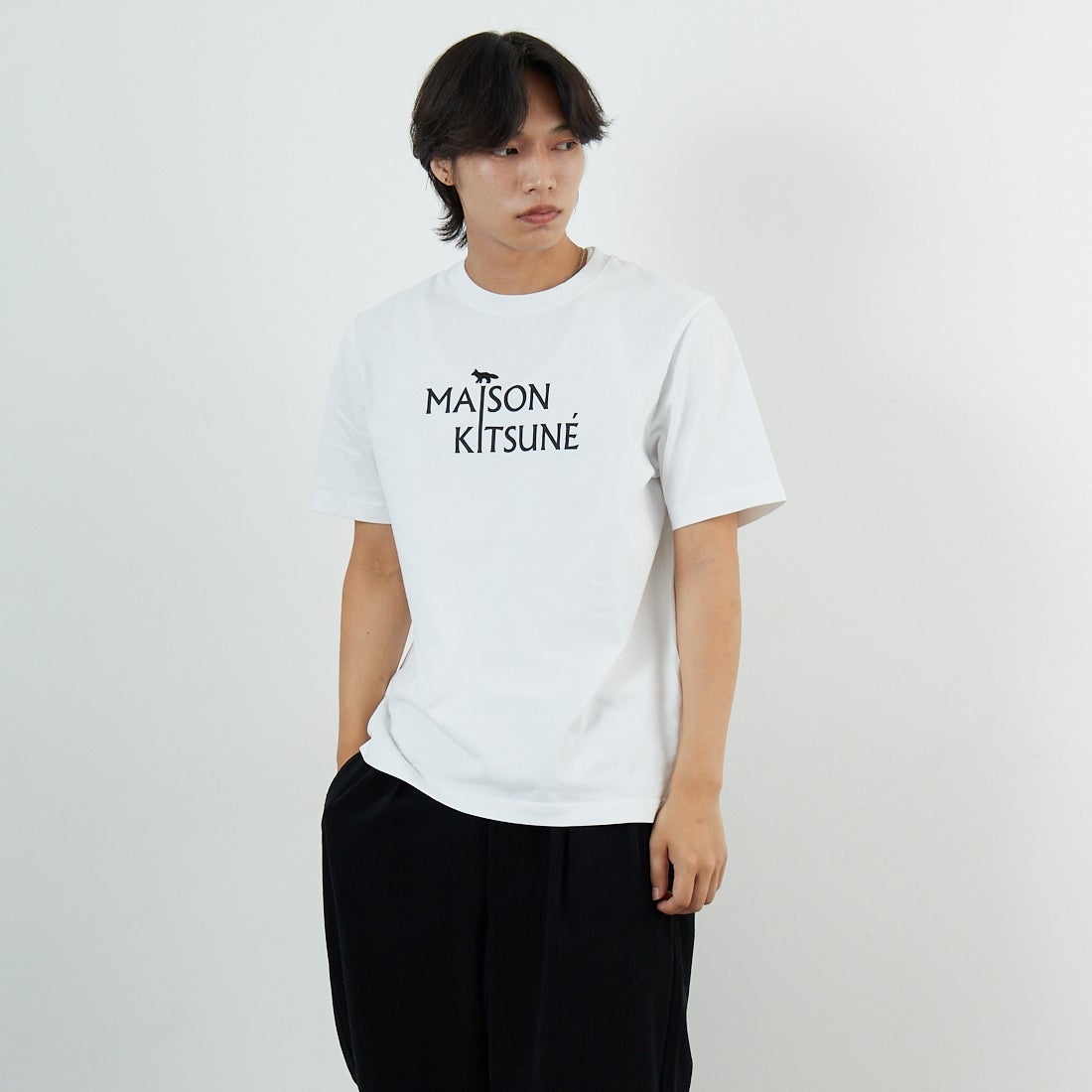 MAISON KITSUNE [メゾン キツネ] PILLAR コンフォートTシャツ [PM00115KJ7025] P100 WHITE &&モデル身長：179cm 着用サイズ：S&&