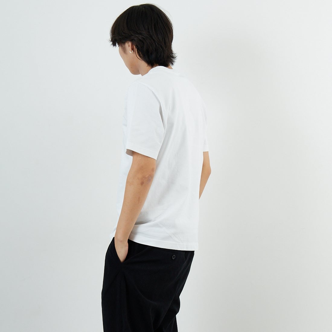 MAISON KITSUNE [メゾン キツネ] PILLAR コンフォートTシャツ [PM00115KJ7025] P100 WHITE &&モデル身長：179cm 着用サイズ：S&&