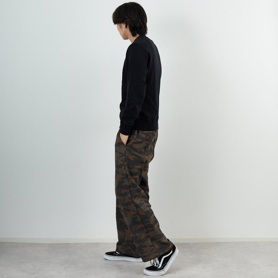 MAISON KITSUNE [メゾン キツネ] フォックスヘッド レギュラースウェット [PM00303KM0340] P199 BLACK &&モデル身長：179cm 着用サイズ：S&&