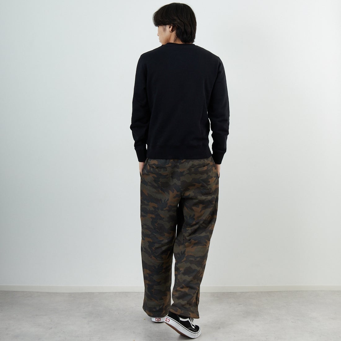 MAISON KITSUNE [メゾン キツネ] フォックスヘッド レギュラースウェット [PM00303KM0340] P199 BLACK &&モデル身長：179cm 着用サイズ：S&&