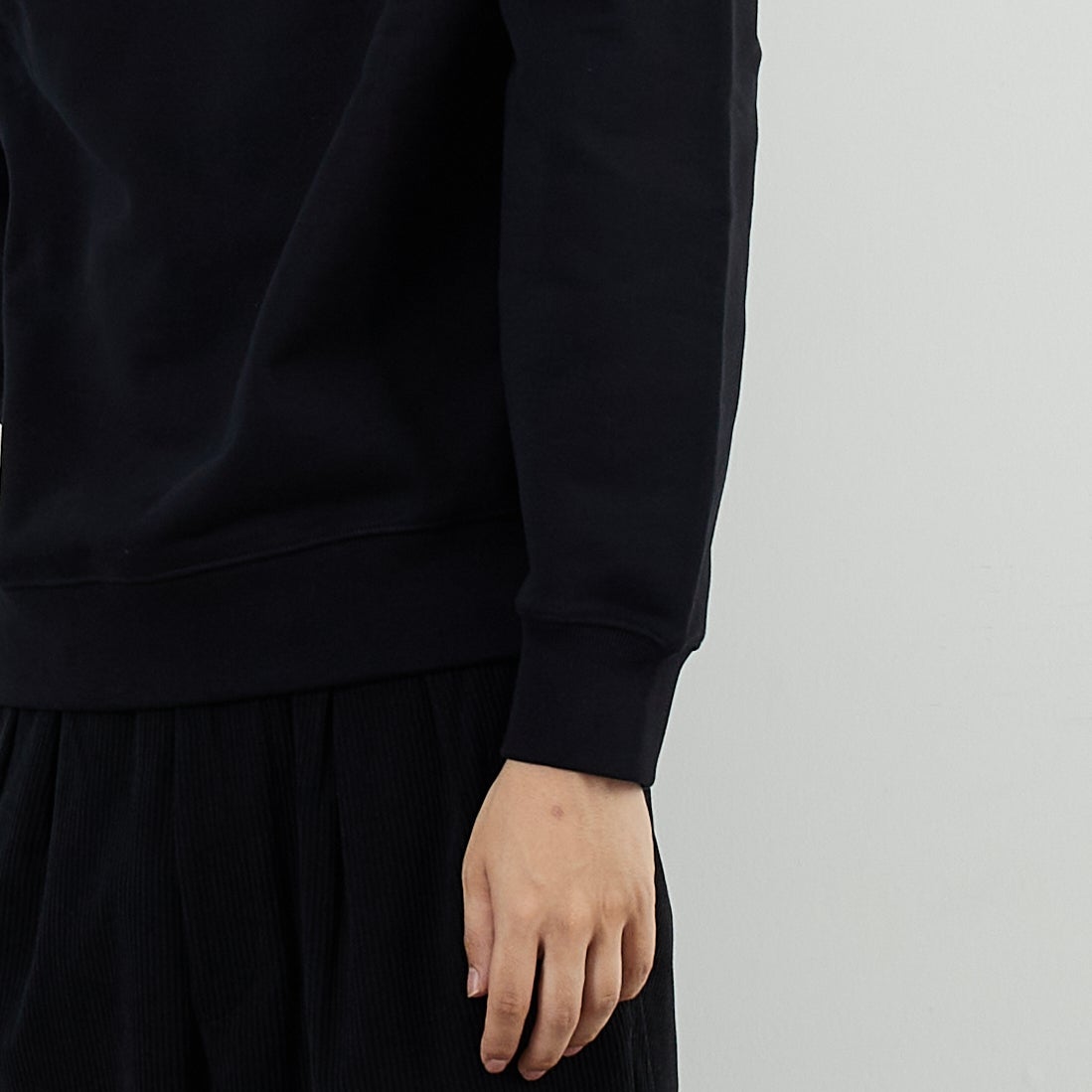MAISON KITSUNE [メゾン キツネ] フォックスヘッド コンフォートスウェット [PM00304KM0341] P199 BLACK &&モデル身長：179cm 着用サイズ：M&&