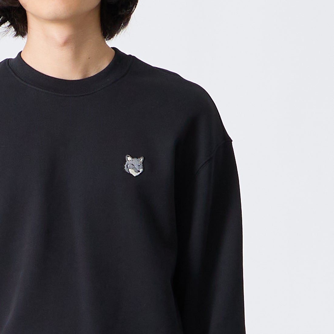 MAISON KITSUNE [メゾン キツネ] フォックスヘッド コンフォートスウェット [PM00304KM0341] P199 BLACK &&モデル身長：175cm 着用サイズ：S&&