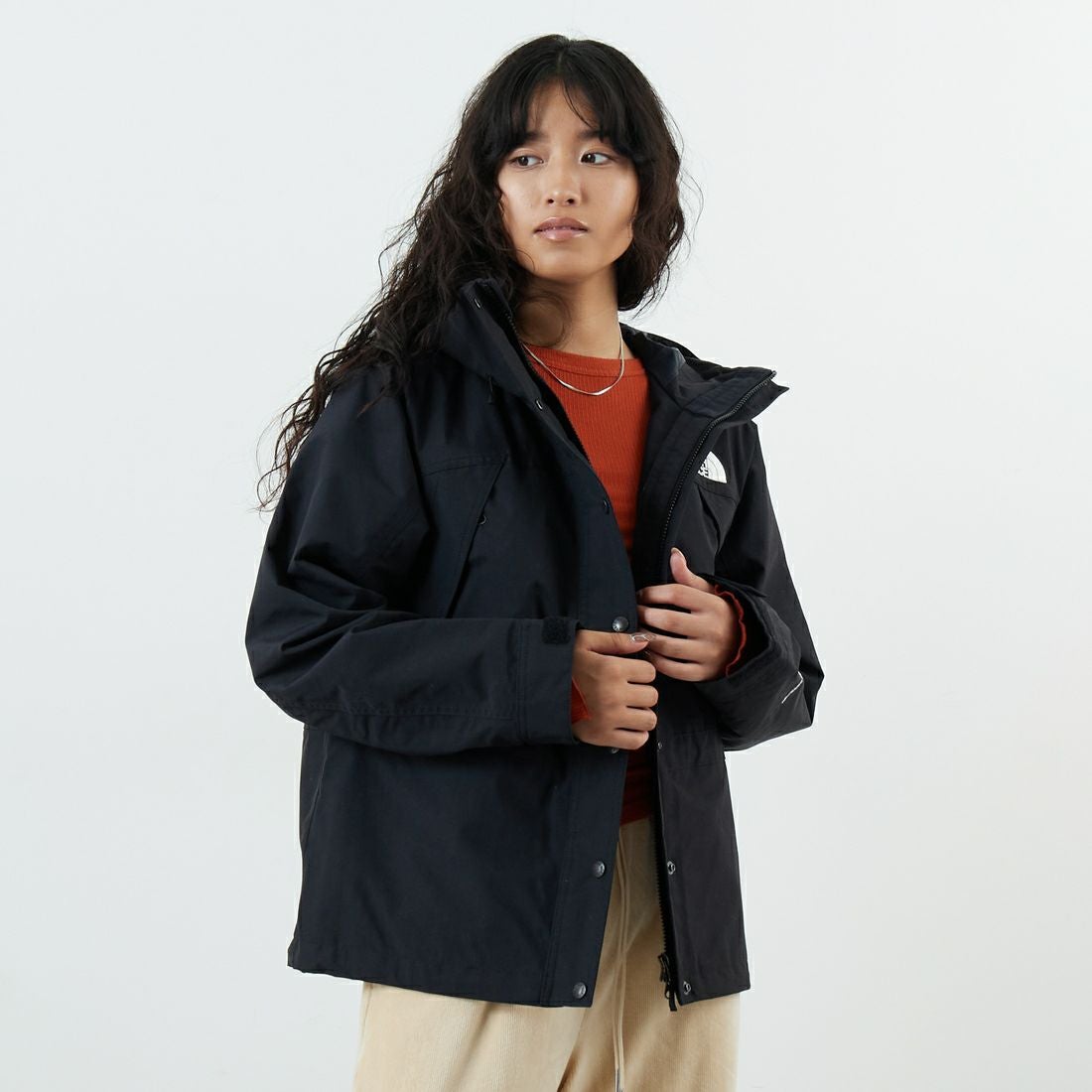 THE NORTH FACE [ザ ノースフェイス] マウンテンライトジャケット [NPW62550] K &&モデル身長：162cm 着用サイズ：M&&